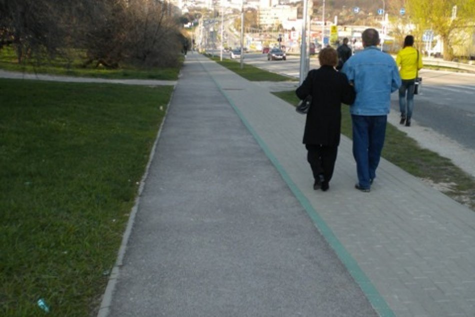 chodniky na hviezdoslavke